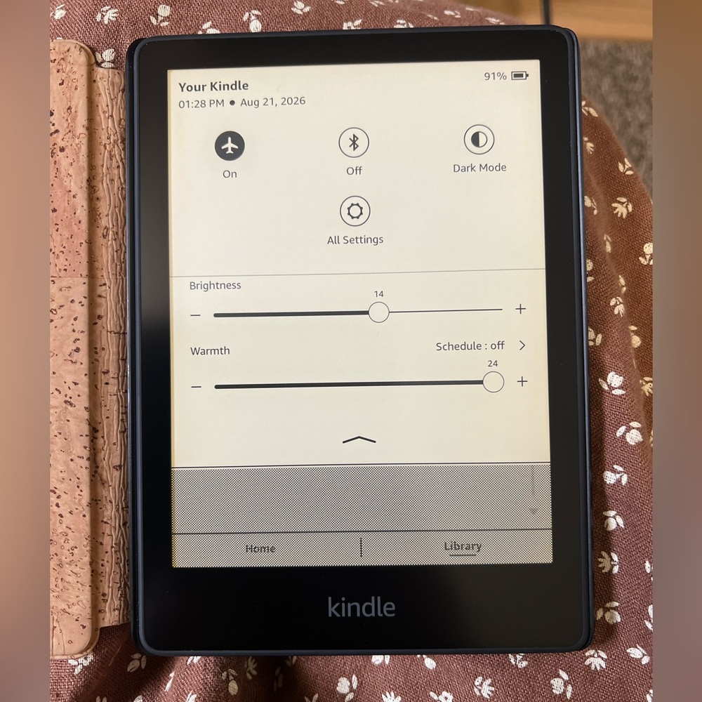 Kindle Paperwhite 11th Gen 16GB with Original Cork Case - Picture 3 of 4